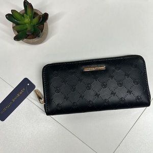 Adrienne vittadini NWT black logo wallet. 🦋